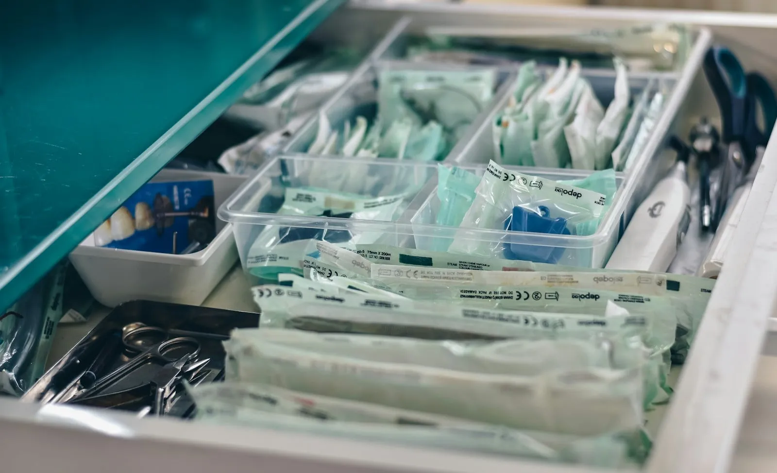 Descartables médicos: jeringas, gasas, catéteres, algodón